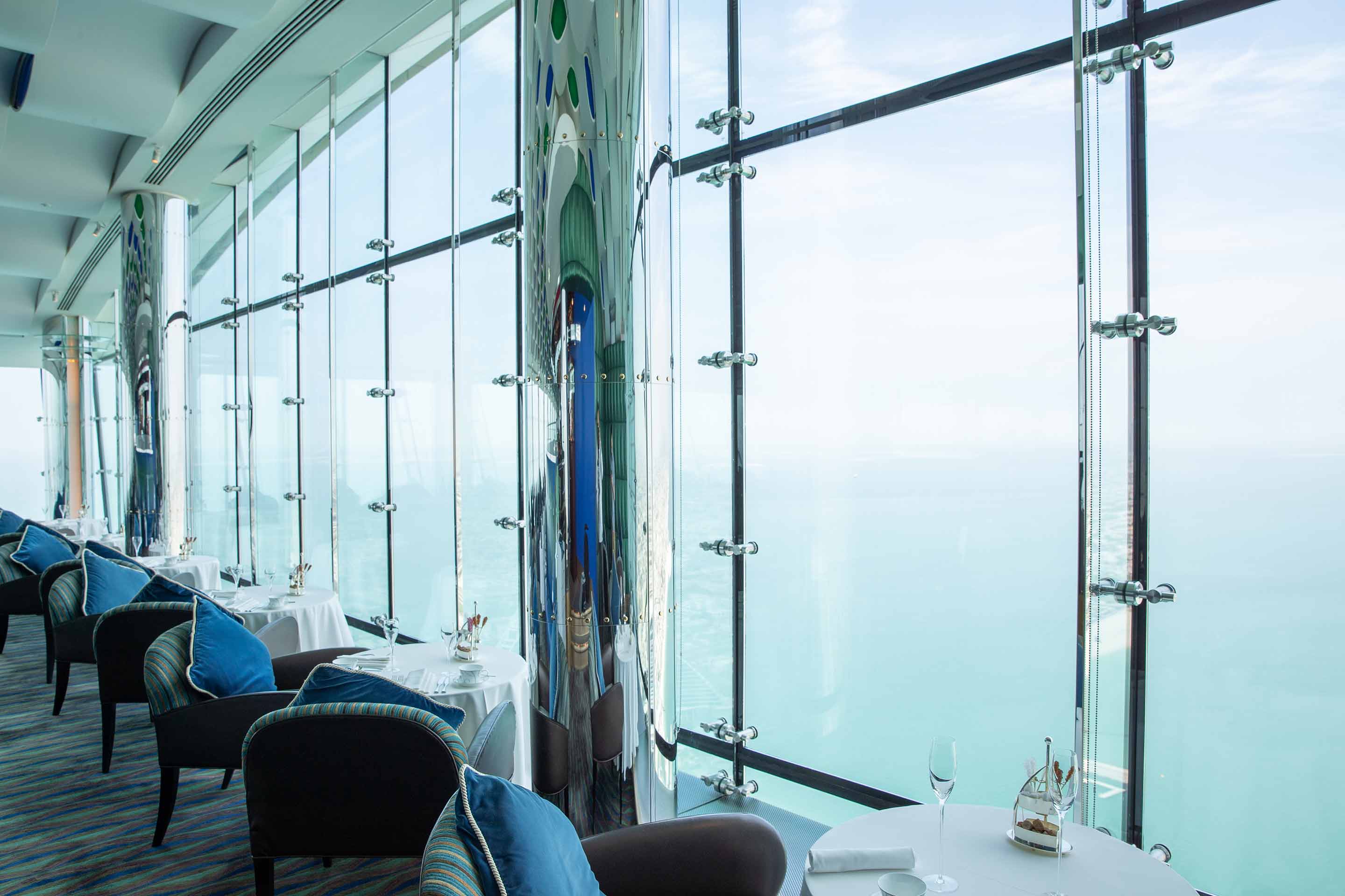 Burj Al Arab Skyview Bar und Restaurant Sitzgelegenheiten